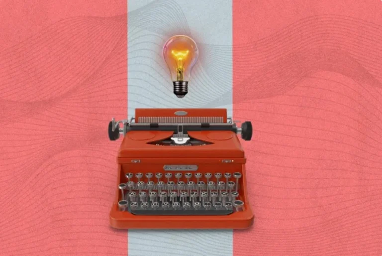 copywriting - na imagem há uma máquina de escrever vermelha abaixo de uma lâmpada acesa